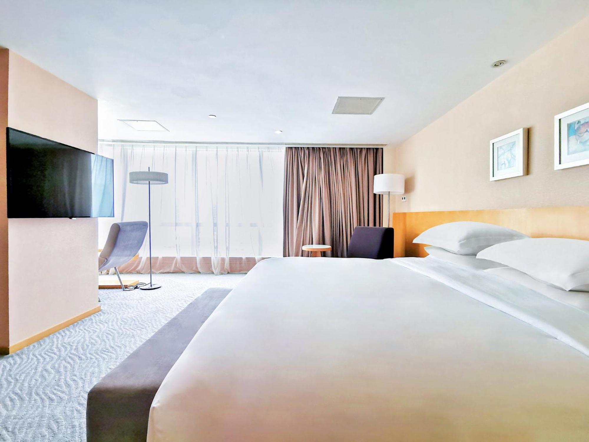 Crowne Plaza Zhuhai City Center By Ihg - Offers Free One-Way Shuttle To Chimelong Ocean Kingdom المظهر الخارجي الصورة