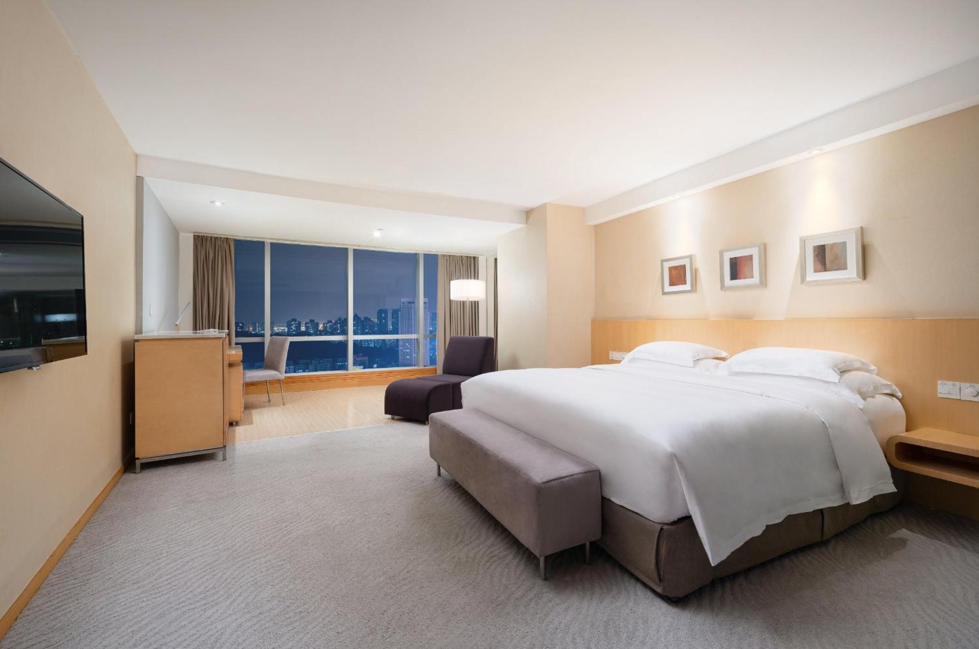 Crowne Plaza Zhuhai City Center By Ihg - Offers Free One-Way Shuttle To Chimelong Ocean Kingdom المظهر الخارجي الصورة