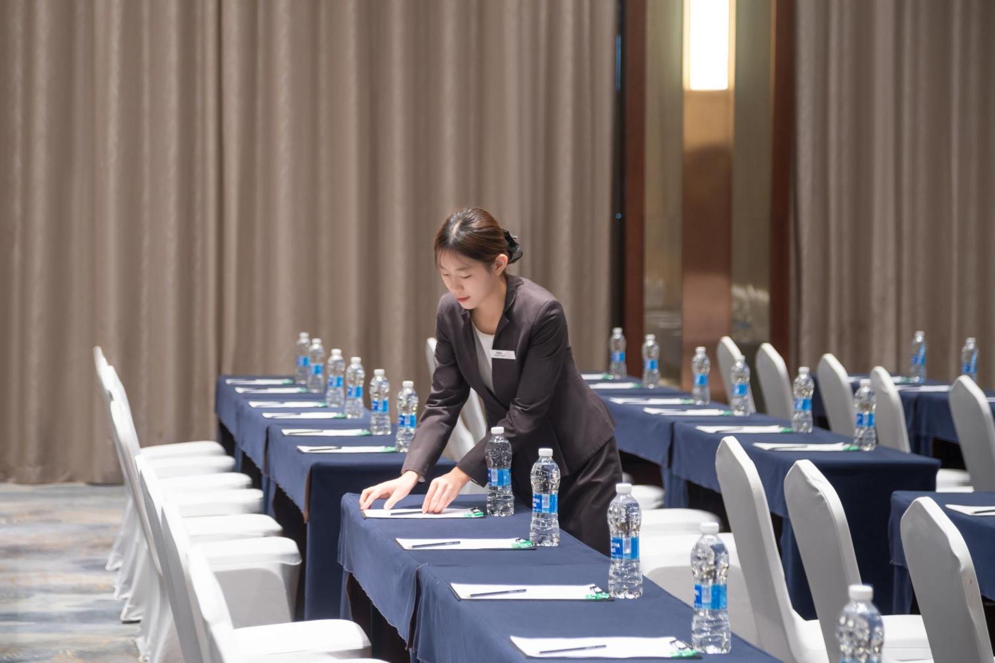 Crowne Plaza Zhuhai City Center By Ihg - Offers Free One-Way Shuttle To Chimelong Ocean Kingdom المظهر الخارجي الصورة